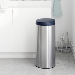 Ведро Brabantia FlipBin 30л матовая сталь в интерьере