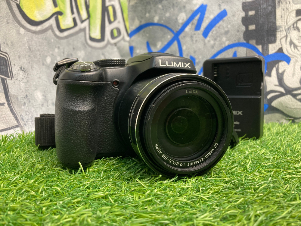 Panasonic Lumix DMC-FZ200