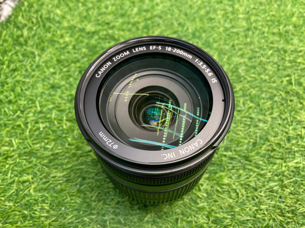 Canon EF-S 18-200mm 3.5-5.6 IS