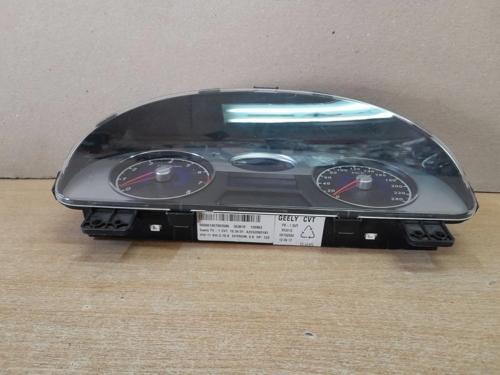 ПАНЕЛЬ ПРИБОРОВ GL EMGRAND 1067002586 (ОРИГИНАЛ), шт б/у