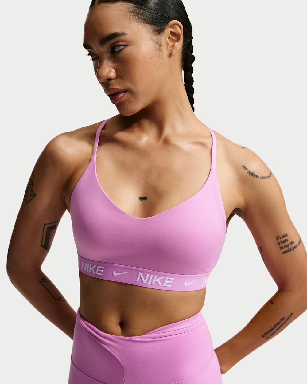 Nike Indy с легкой поддержкой Женский спортивный бюстгальтер с вставками и регулируемыми бретелями - NIKE