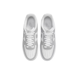 alt="Мужские кроссовки Nike Air Force 1 арт. FD9763-101 светло-серая расцветка вид спереди"