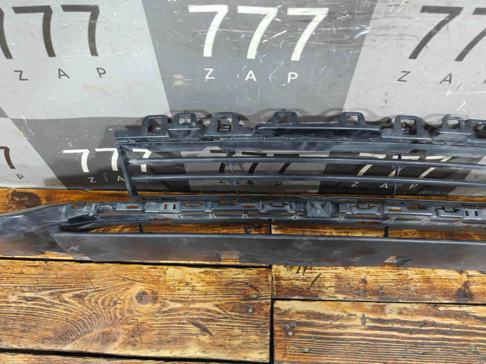 Решетка переднего бампера BMW 3-Series (F30) 15-20 Б/У Оригинал 51117386152