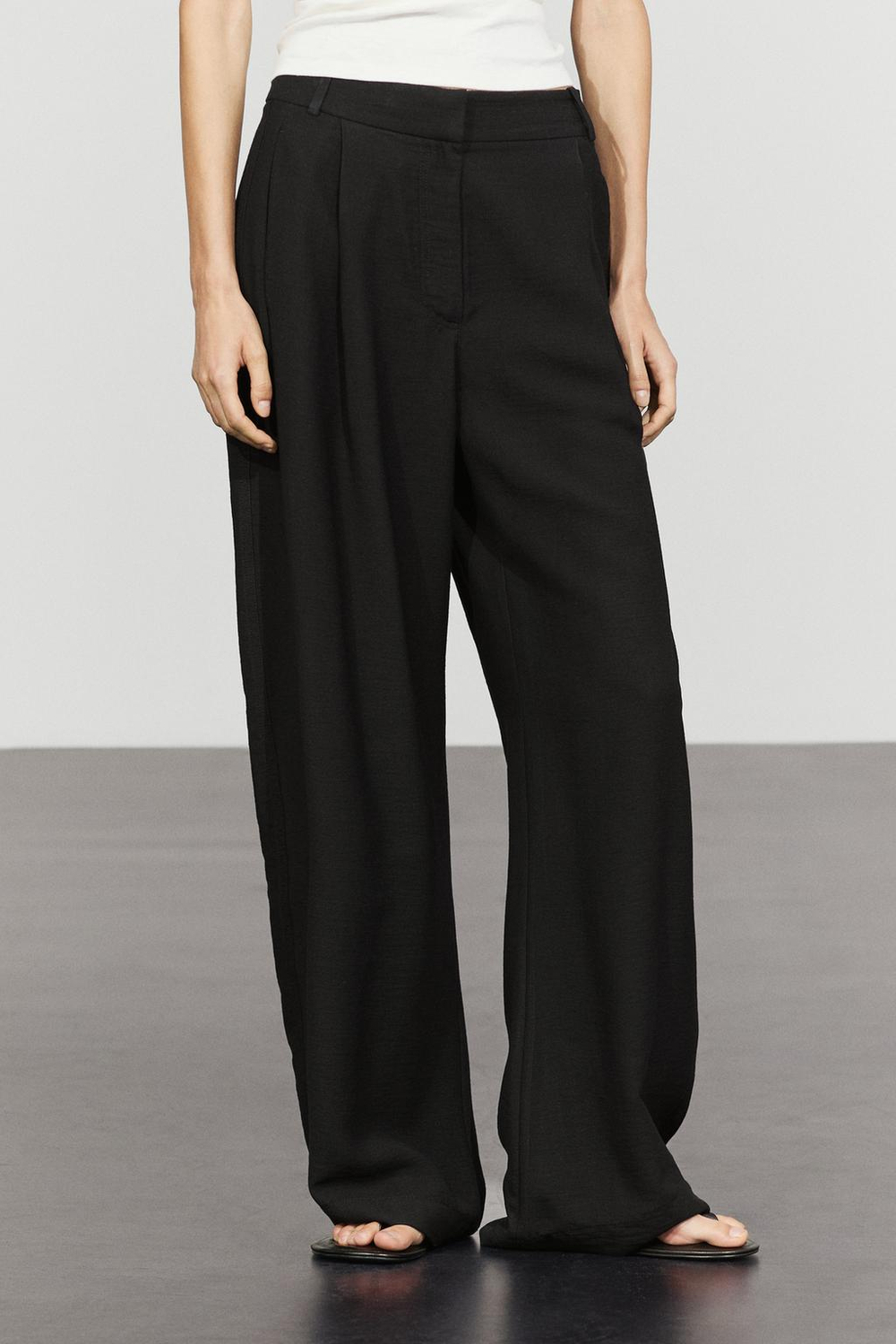 Massimo Dutti Брюки Barrel со складками, черный