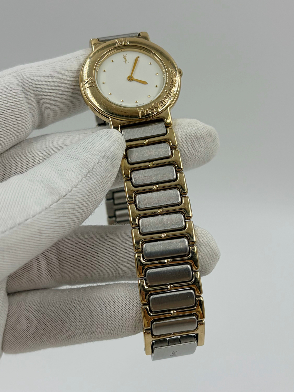 Часы Yves Saint Laurent