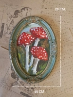 Картина в овальной рамке