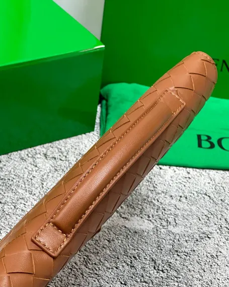 Клатч Bottega Veneta Andiamo коричневый