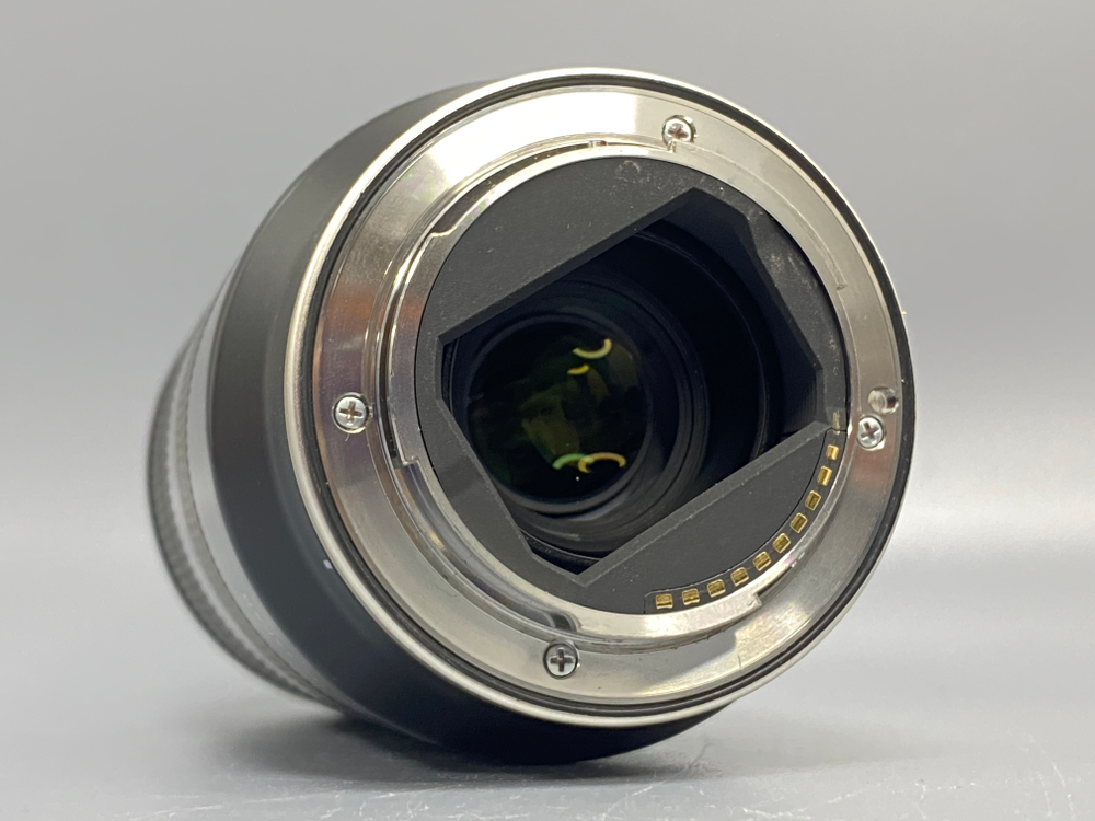 Tamron 28-75mm 2.8 RXD Sony трещинка на тубусе