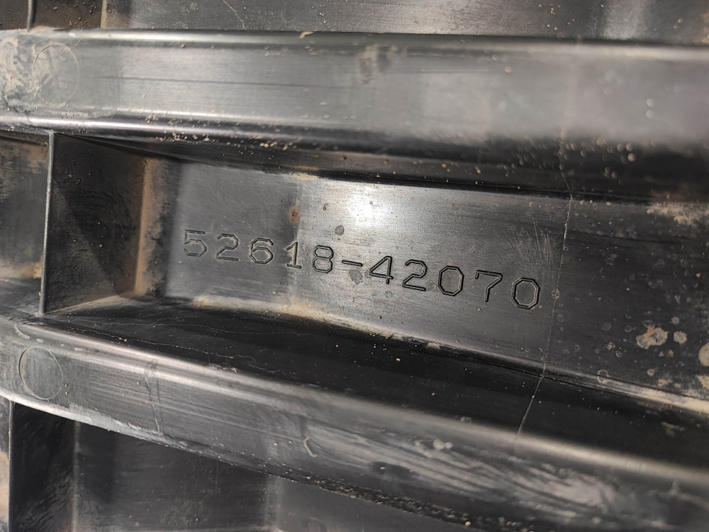 Пыльник переднего бампера Toyota RAV4 IV (XA40) 13-19 Б/У Оригинал 5261842070