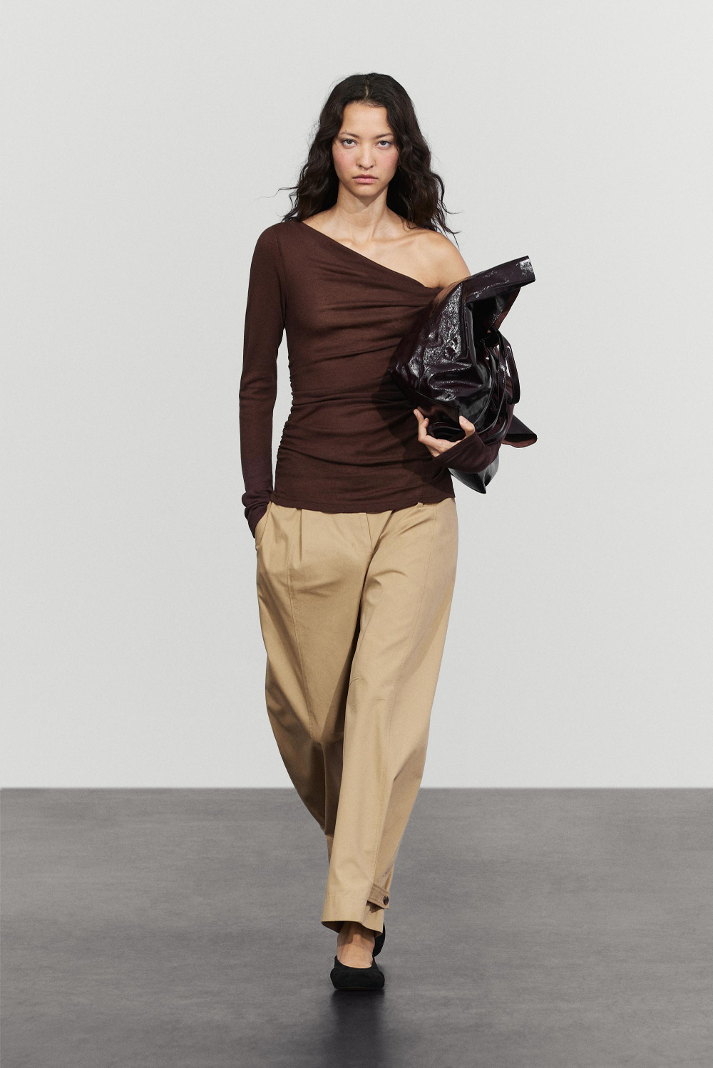 Massimo Dutti Асимметричный топ из струящейся ткани с длинными рукавами, бордо