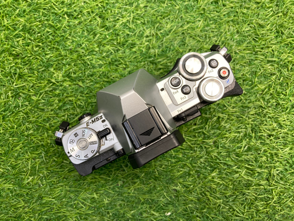 Olympus OM-D E-M5 II
