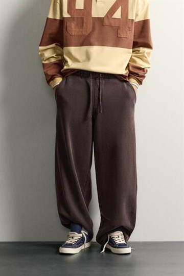 ZARA ДЖОГГЕРЫ RELAXED FIT С ЭФФЕКТОМ ПОТЕРТОСТИ, КОРИЧНЕВЫЙ