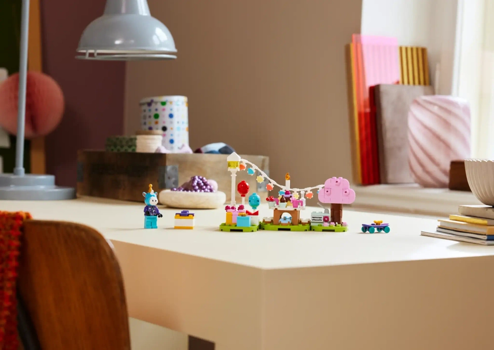 Конструктор LEGO Animal Crossing 77046 День рождения Джулиана