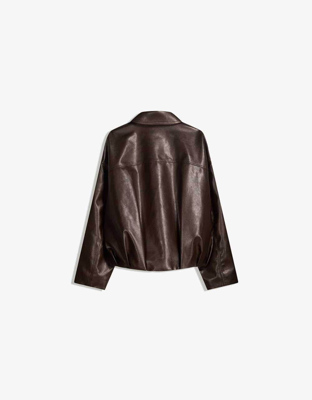BERSHKA Бомбер из искусственной кожи с поясом, коричневый
