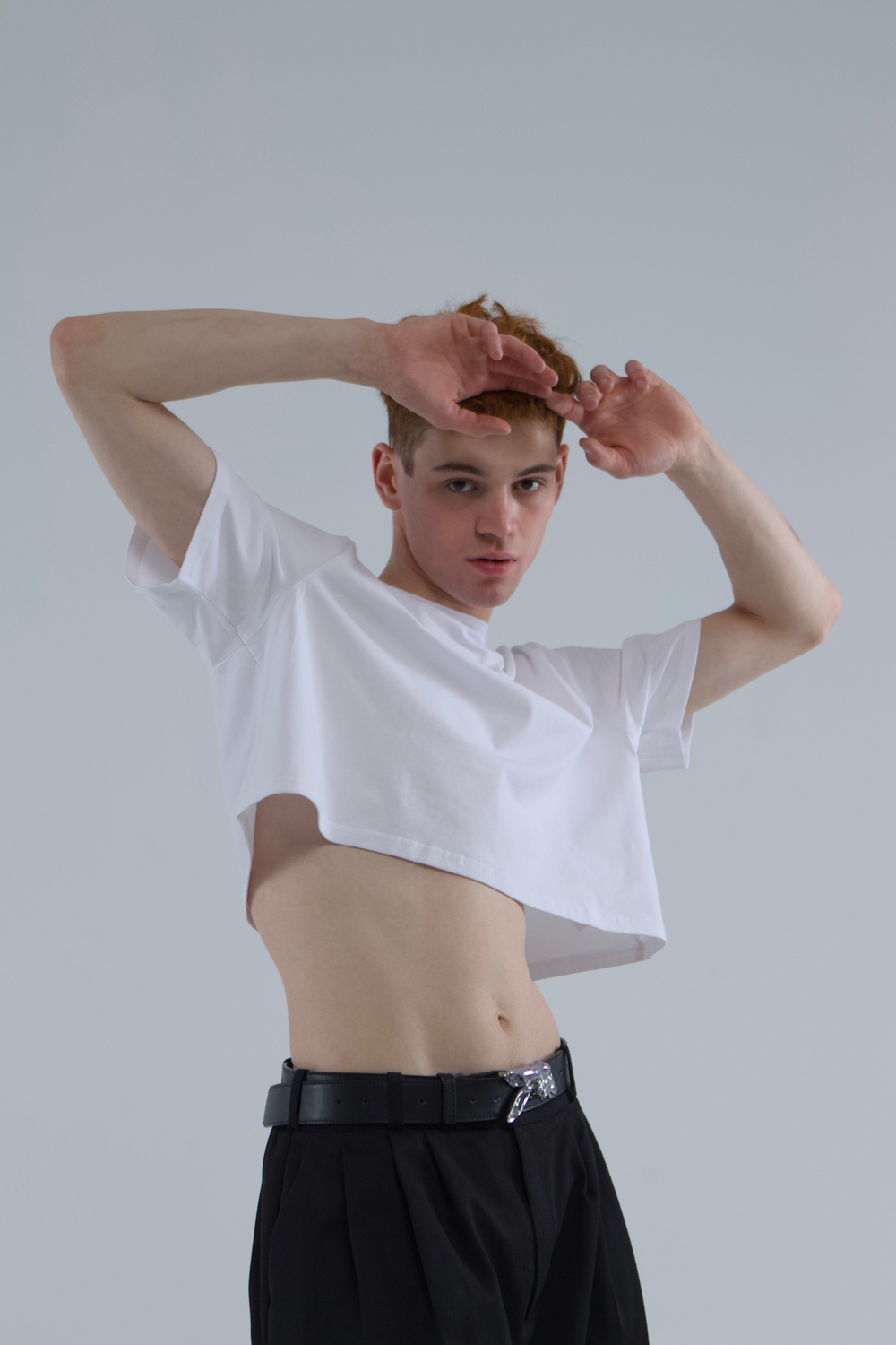 Широкий кроп топ в белом цвете