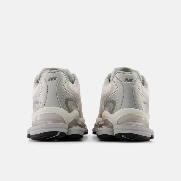 Кроссовки женские NEW BALANCE 2000