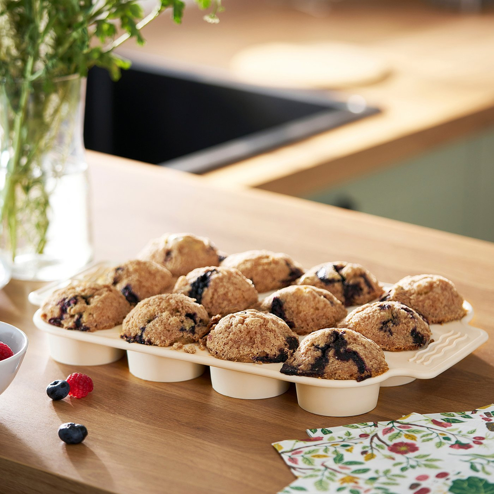 IKEA BAKTIDER  (ИКЕА БАКТИДЕР)  -  Форма для маффинов - светло-бежевый 35х23 см
