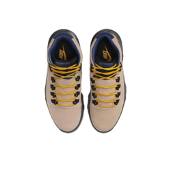 alt="Ботинки Nike Cygnal арт. FV4332-201 коричневый цвет с черными и синими акцентами вид спереди"