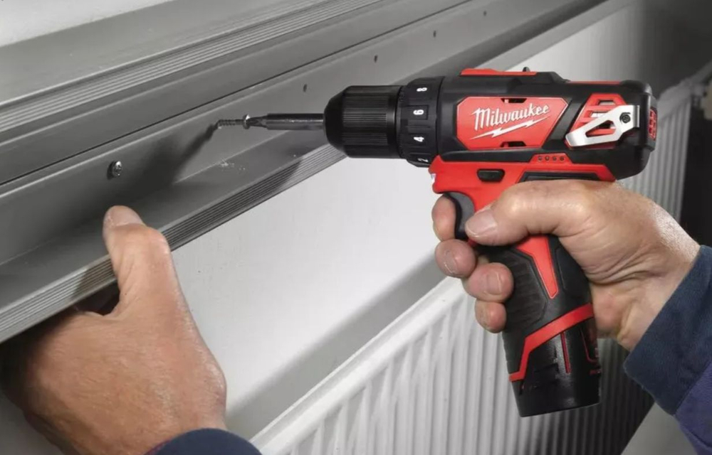 Аккумуляторная дрель MILWAUKEE M12 BDD-202C, 4933441915