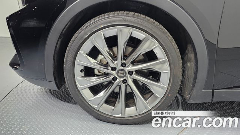 Toyota Crown 2.5 4WD Hybrid — 2024