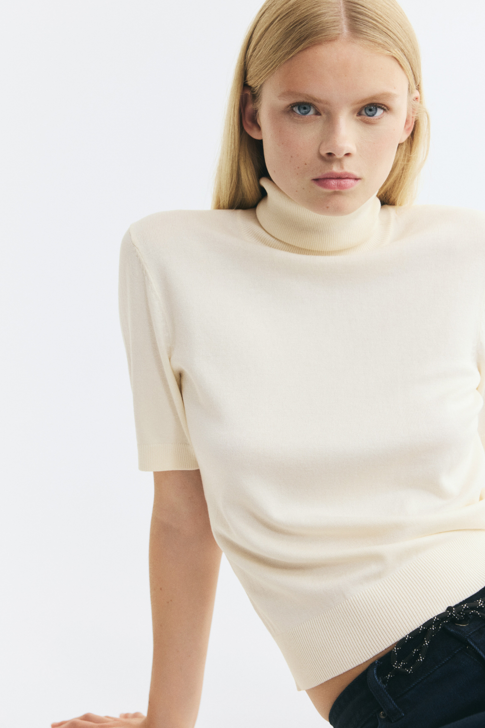 Топ тонкой вязки с высоким воротником - H&M