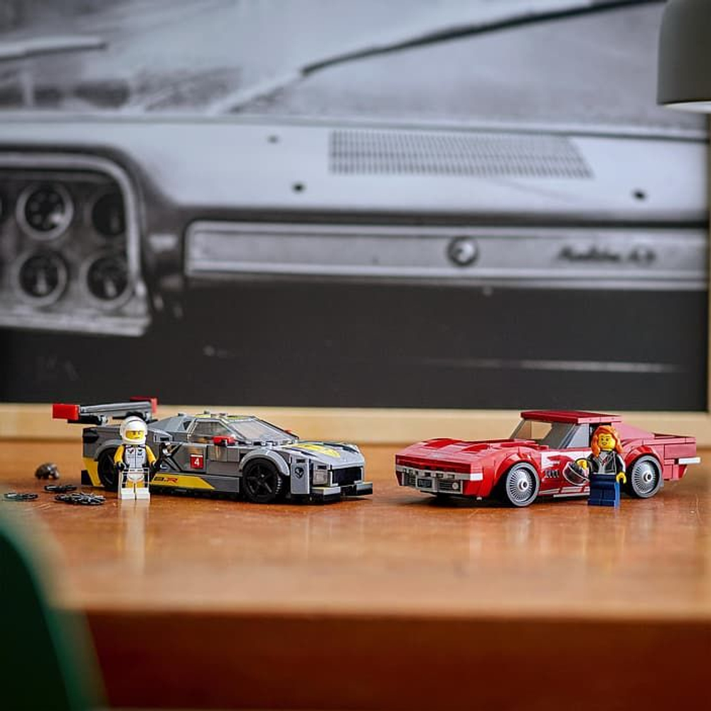 LEGO Чемпионы скорости 76903 - Chevrolet Corvette C8.R -гоночный автомобиль и Chevrolet Corvette 1969 года, деталей 512 шт.