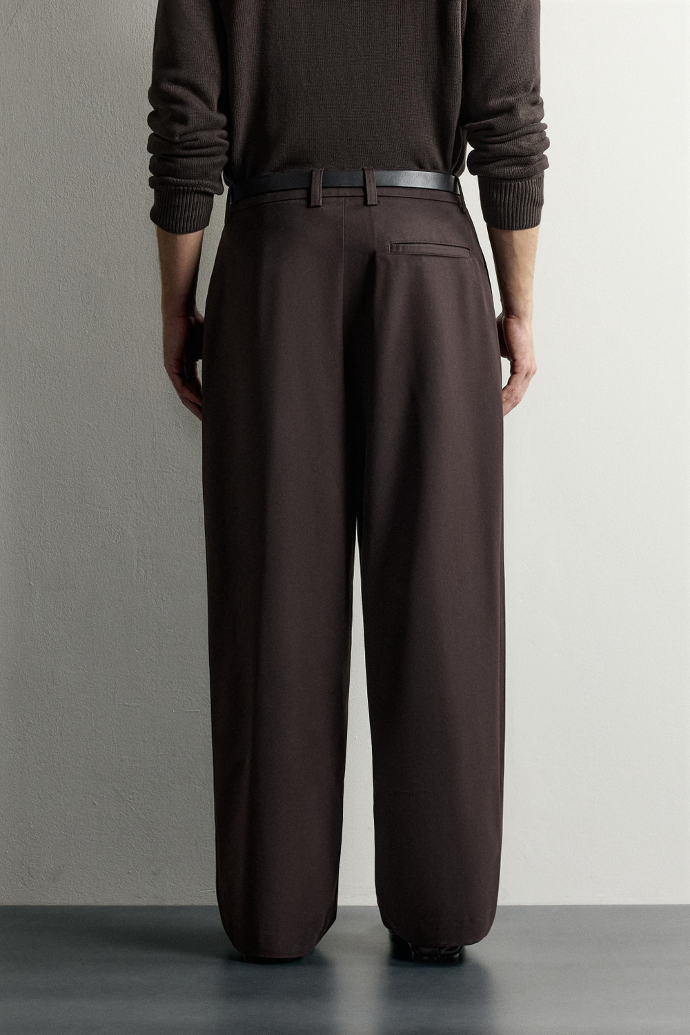 БРЮКИ RELAXED FIT СО СКЛАДКАМИ — ZARA · 6861/616