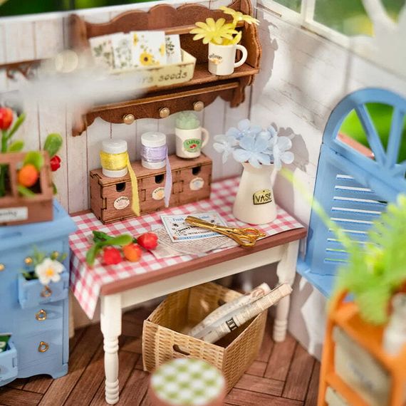 Miniature house DG163