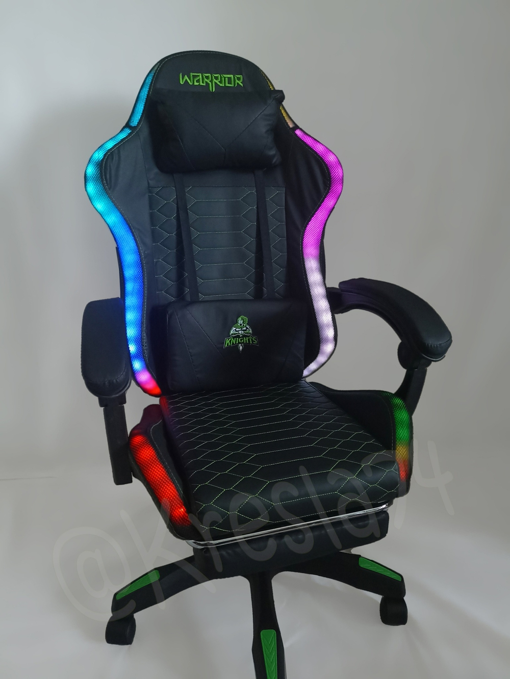 Геймерское кресло с RGB подсветкой