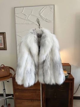 Шуба белая от Dior BP5-571853