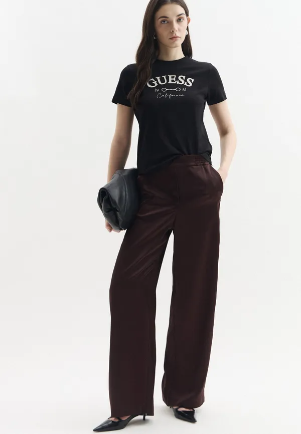 Футболка женская GUESS