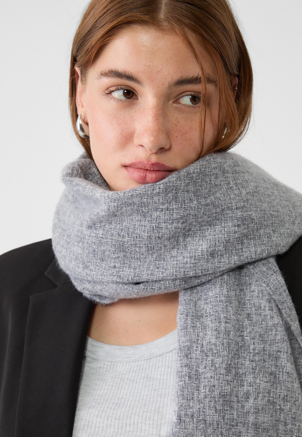 STRADIVARIUS Шарф из начесаных ниток, серый