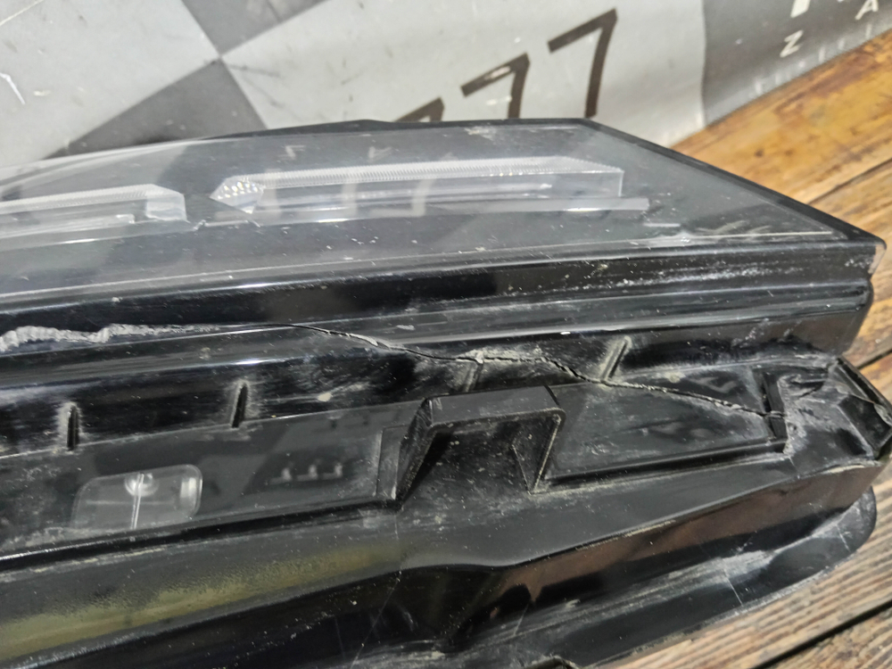 Фара правая LED Geely Coolray 23-нв Б/У Оригинал 7051055200