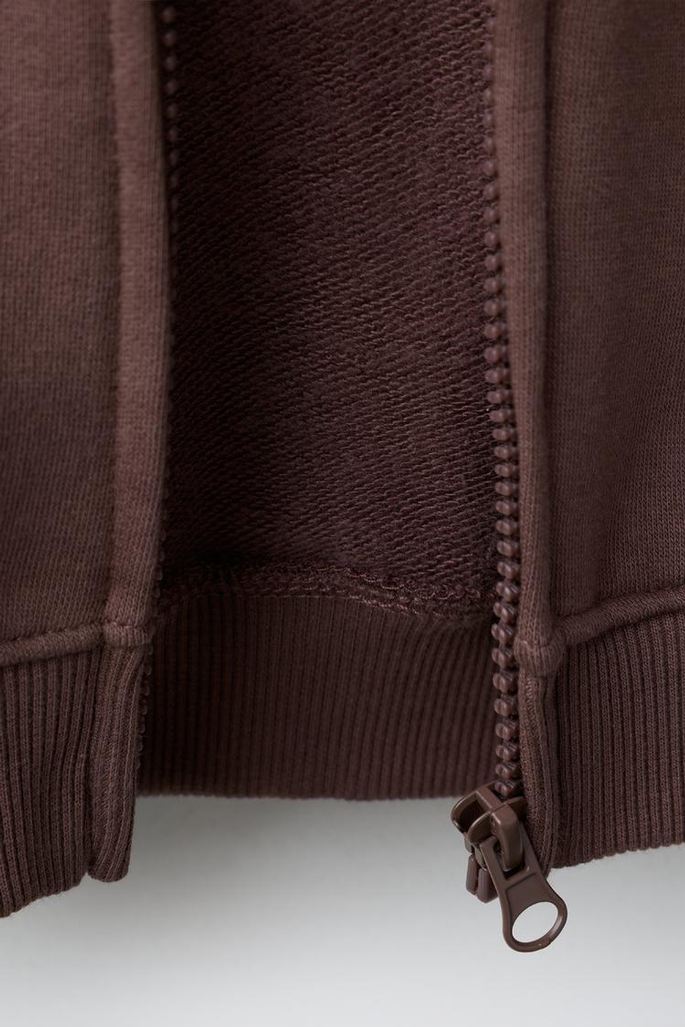 ZARA ХУДИ С МОЛНИЕЙ И ВЫШИВКОЙ «МЕДВЕДЬ», ТЕМНО-КОРИЧНЕВЫЙ