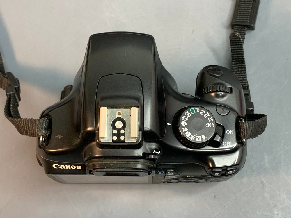 Canon 1100D kit 18-55mm 3.5-5.6 III 21.000 кадров