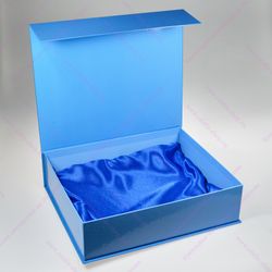 Коробка на 5-6 ёлочных игрушек