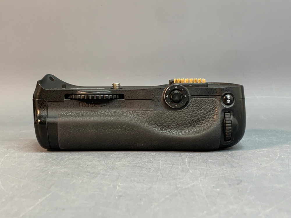 Nikon MB-D10