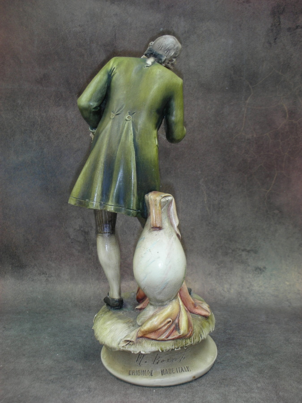 Статуэтка. Фарфор. Придворный господин. Capodimonte. Италия
