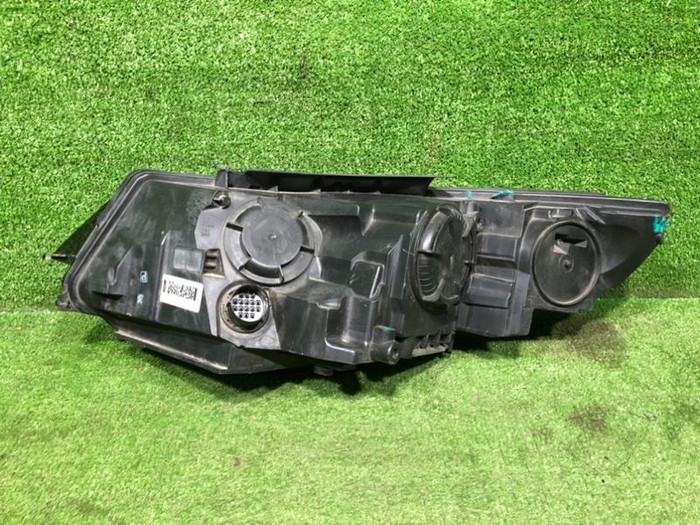 Фара правая Land-Rover Discovery Sport (2014-2019) ксенон