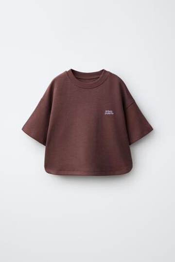 ZARA КОМПЛЕКТ ИЗ ФУТБОЛКИ И ШОРТОВ ИЗ ИНТЕРЛОКА, ВИННЫЙ