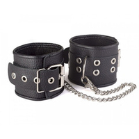 Кожаные черные оковы с широким ремешком и цепочкой Sitabella BDSM Accessories 3072-1