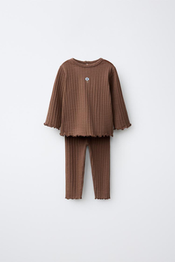 ZARA КОМПЛЕКТ ИЗ ВЫШИТОЙ ФУТБОЛКИ И ЛЕГИНСОВ, КОРИЧНЕВЫЙ