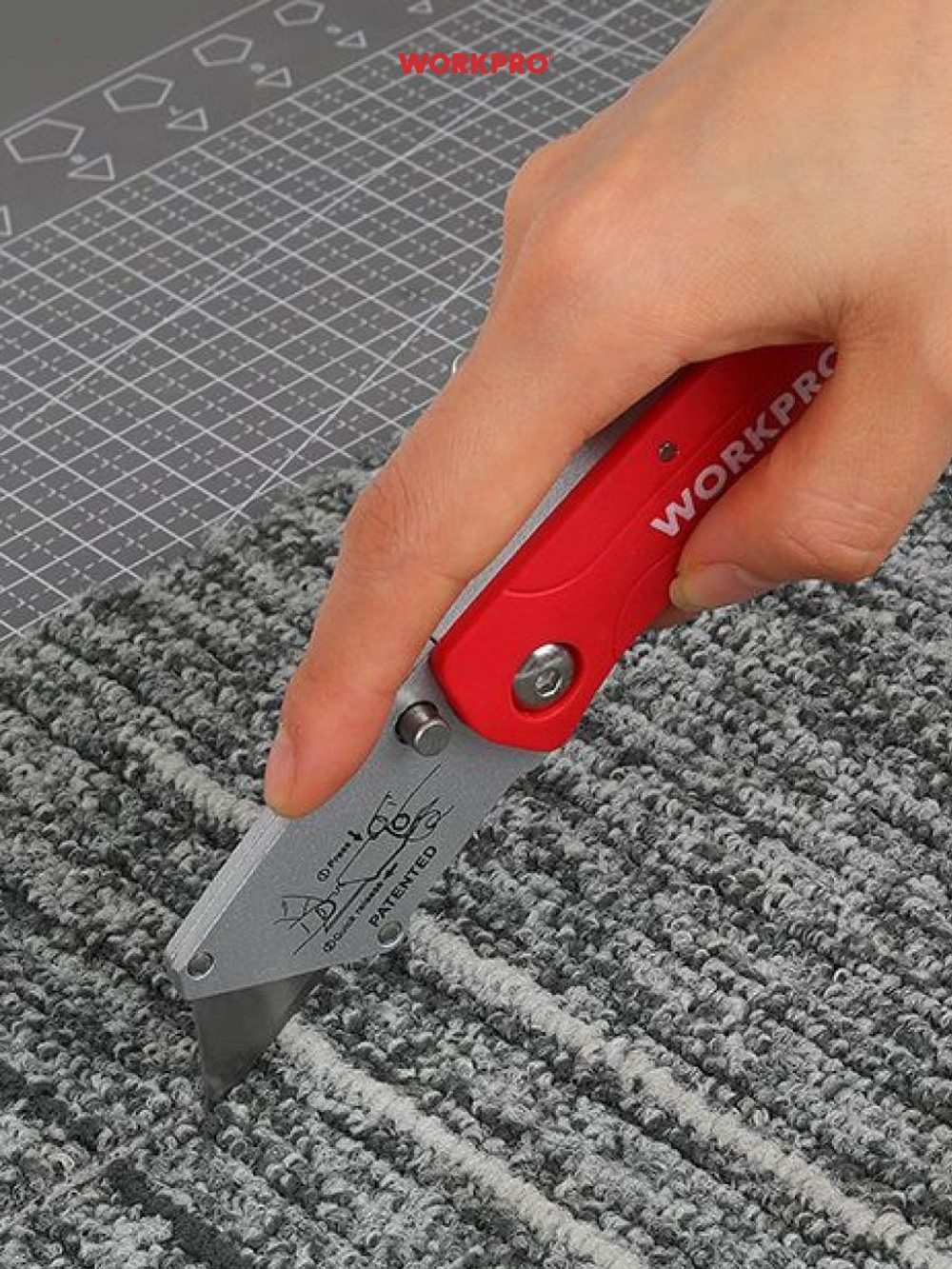 Нож строительный выдвижной универсальный + 3 лезвия WORKPRO WP213008