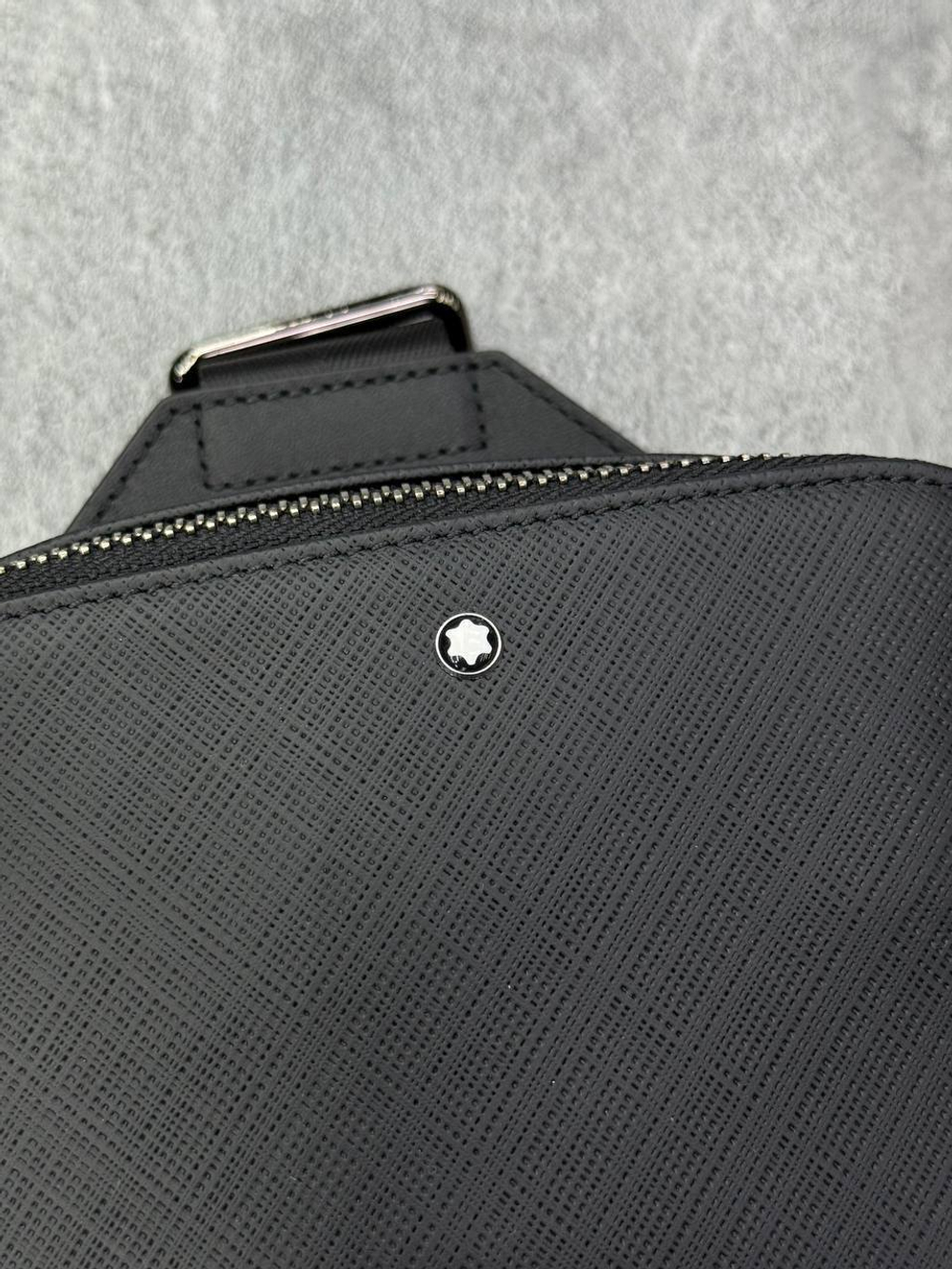 Нагрудная сумка-слинг Montblanc