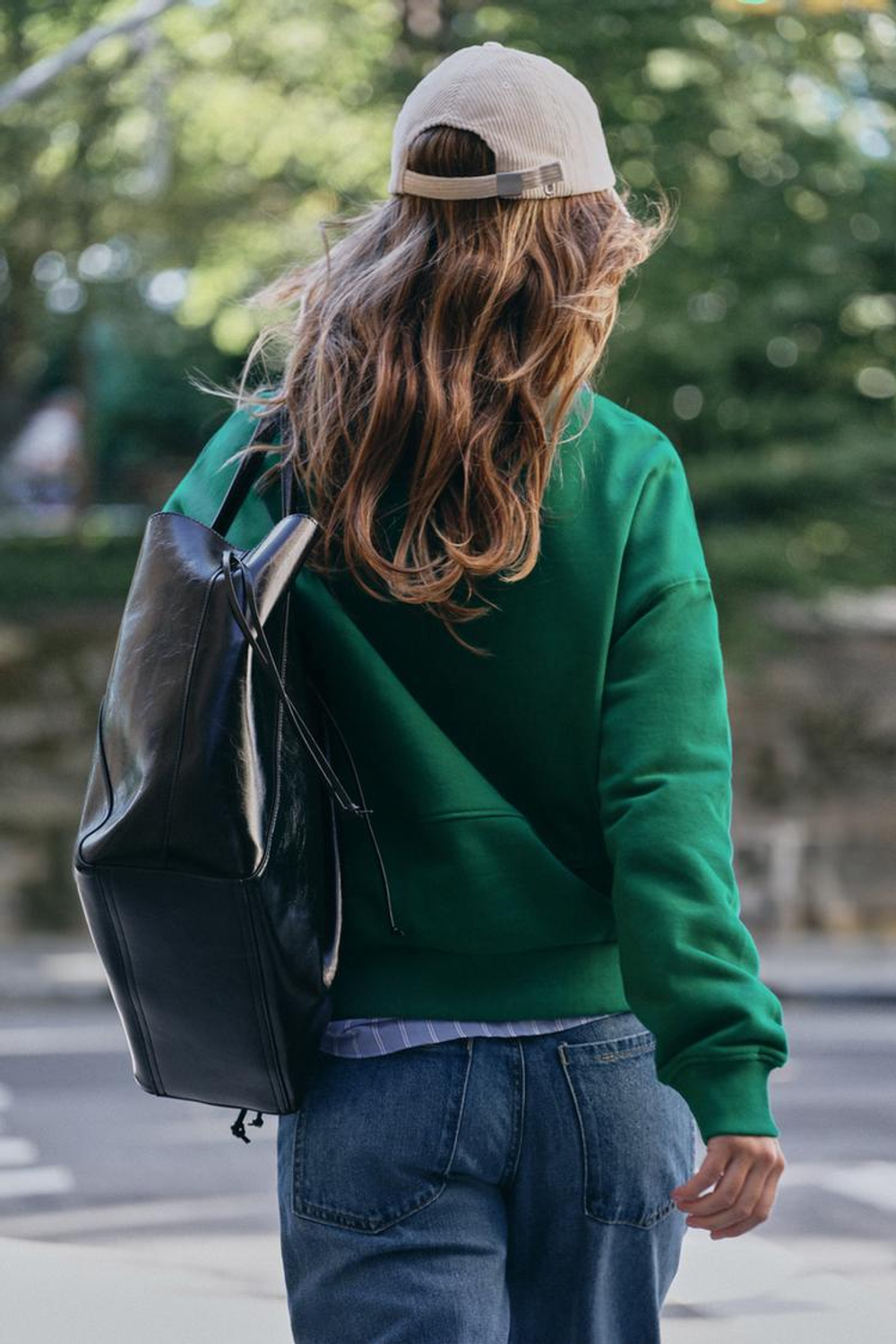 ZARA ТОЛСТОВКА С НАШИВКОЙ, ЗЕЛЕНЫЙ