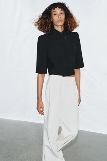 ZARA УКОРОЧЕННЫЙ БЛЕЙЗЕР С КОРОТКИМИ РУКАВАМИ — ZW COLLECTION, ЧЕРНЫЙ