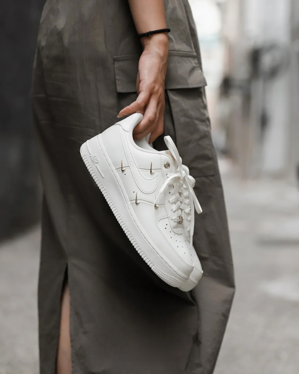 Кроссовки Nike Air Force 1 LX Gold Swoosh