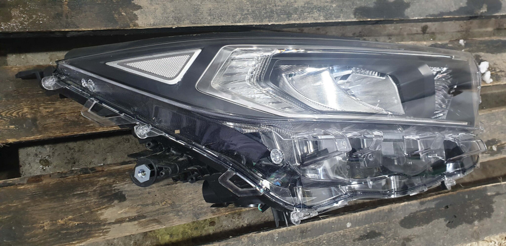 Фара правая LED Toyota RAV4 V (XA50) 18-нв Б/У Оригинал 8114542840