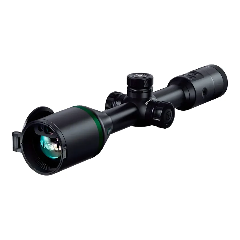Тепловизионный прицел ATAK ET46-50LRF Tube (с дальномером) - вид спереди в пол-оборота, объектив со встроенным дальномером