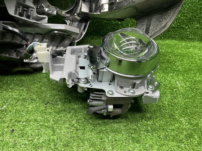 Битая Фара правая Land Cruiser 200 (15-21) LED